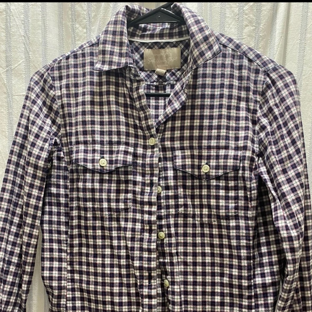 Women’s plaid button down shirt